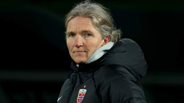 Hege Riise: Trener forlater Norge-posten etter et tumultartet kvinne-VM