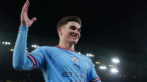 Alvarez signs Man City contract extension