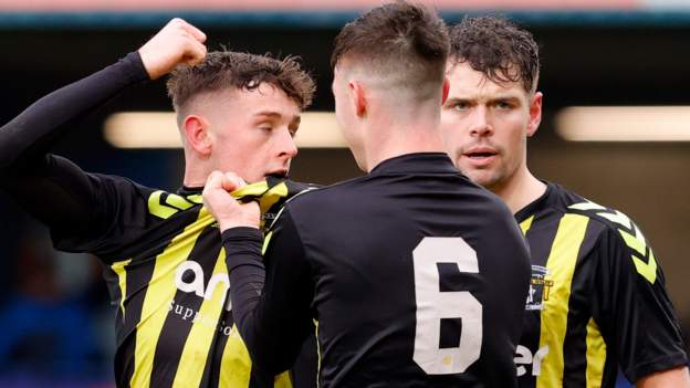 Welders stun Glenavon in Irish Cup as Glens win