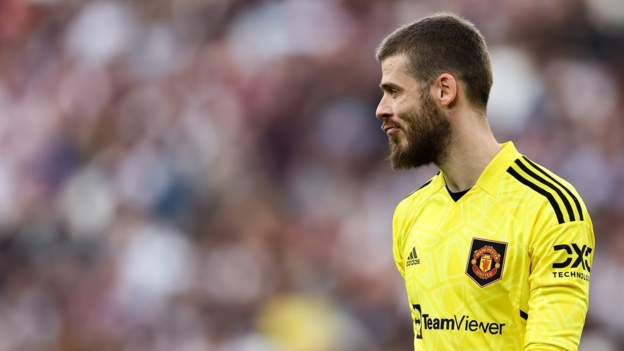 Does David de Gea's 'shocking' mistake raise questions about his Man Utd future?