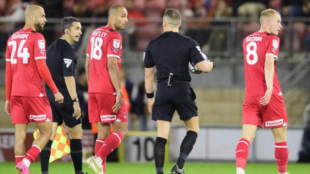 Leyton Orient A-A Lincoln City: Fans run on to pitch to halt match for medical emergency