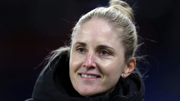 Gemma Grainger: Wales manager steps down to take up Norway job