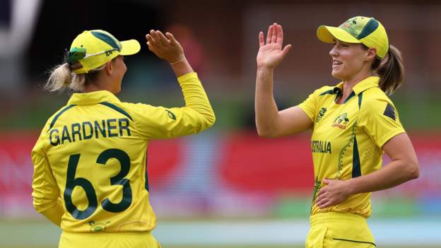 Australia on brink of semi-finals with Sri Lanka win