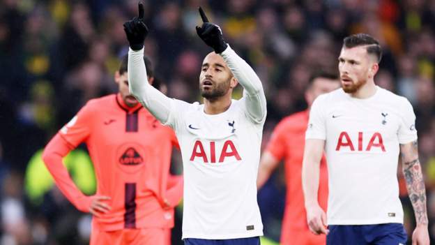 Tottenham Hotspur 3-0 Norwich City: Moura, Sanchez and Son goals give Spurs third straight league win