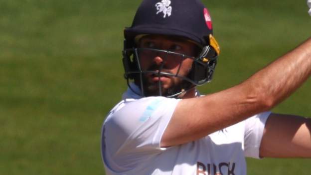 leaning-and-amp-stewart-give-kent-lead-over-lancashire