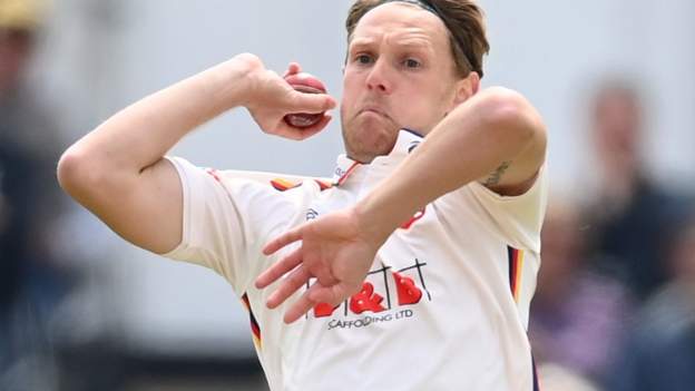 County Championship: 16 wickets fall on day one between Hampshire and Essex