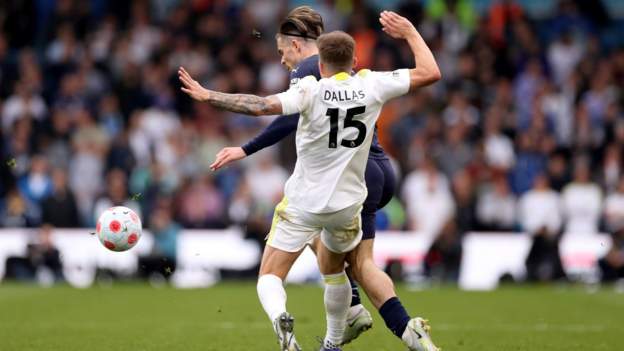 Leeds United: Stuart Dallas to have surgery on broken leg