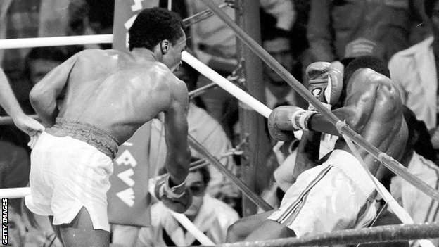 In the 13th round Hearns fell through the ropes but did not receive a count as it was judged a push