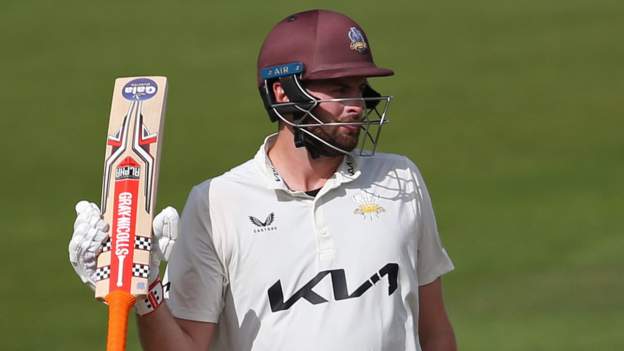County Championship: Surrey and Nottinghamshire face final day drama
