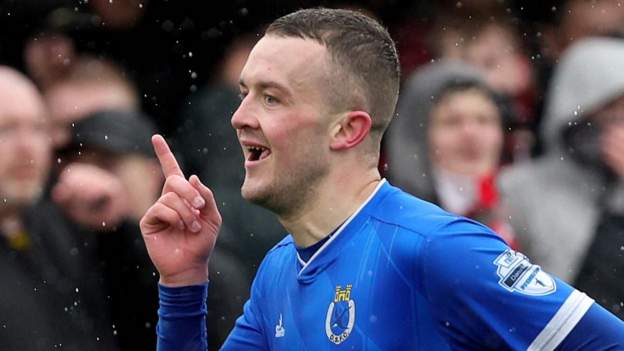 Swifts overcome Annagh to remain in Premiership