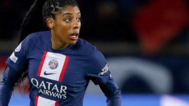 Chelsea sign Canada full-back Lawrence from PSG