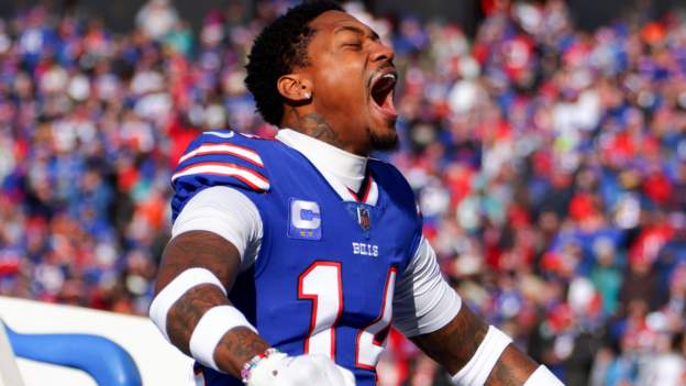 Bills hold on to beat Dolphins in play-off thriller