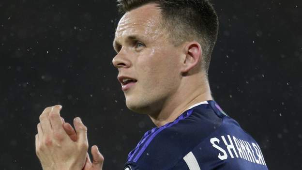 Scotland: Lawrence Shankland called up to replace Che Adams