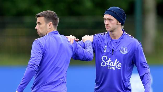 Coleman and Davies offered new Everton deals