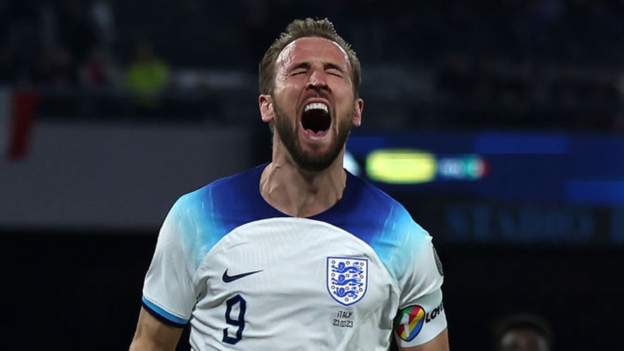 Kane breaks record as 10-man England beat Italy