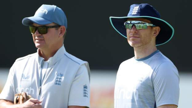 Mott & Woakes deny Morgan's 'unsettled' claims