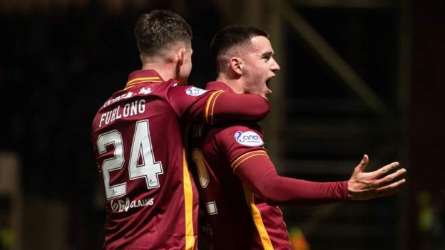 Managerless Motherwell edge St Mirren to end slump