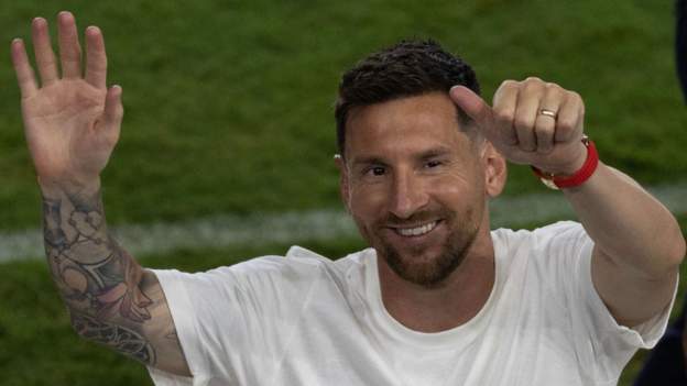 Messi unveiled to crowds as Inter Miami player