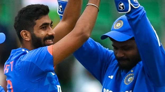 India edge Ireland on DLS as rain halts T20 opener