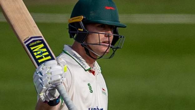 Louis Kimber: Leicestershire batter signs new contract - BBC Sport