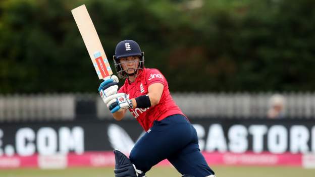 Women's T20 World Cup: Alice Capsey und Kate Cross zurück im englischen Team