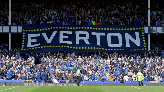Struggling Everton in talks over new investment