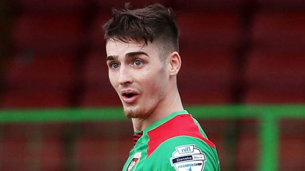 Irish Premiership: Jay Donnelly heads Glentoran winner at Warrenpoint ...