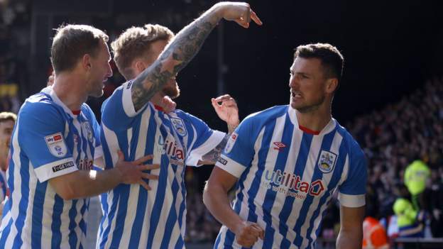 Watford 2-3 Huddersfield Town : Neil Warnock bat Trèves pour sortir de la zone de relégation