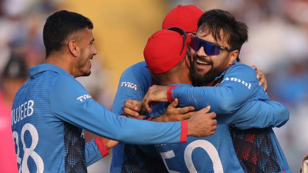 Afghanistan beat Sri Lanka to stay in top four race