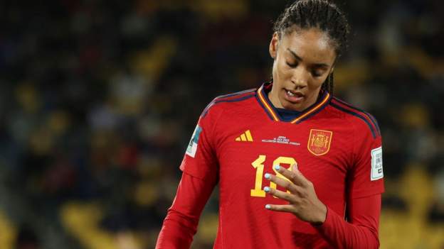 Spain put five past Switzerland to reach last eight