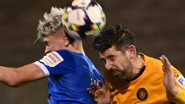 Cushley hits late Carrick winner against Swifts