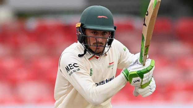 Swindells lifts Leicestershire against Yorkshire-ZoomTech News