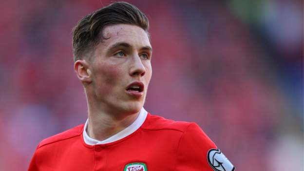 Harry wilson. Харри Уилсон. Вилсон Уэльс футболист. Гарри Уилсон Уэльс. Уэльс Вилсон Постер.