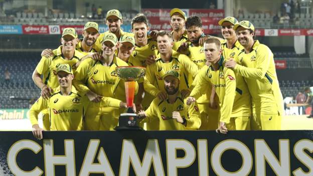 India v Australia: los turistas ganan ODI decisivo y van a la cima de la clasificación