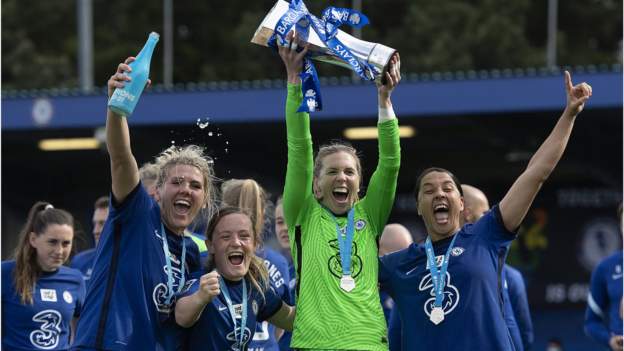 Government to launch review into domestic women's football