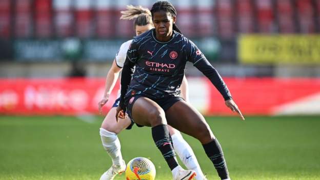 Shaw scores as Man City maintain WSL title chase