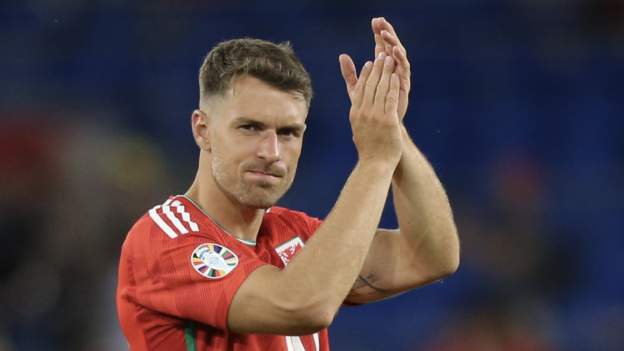 Ramsey calls for calm and backs Wales boss Page