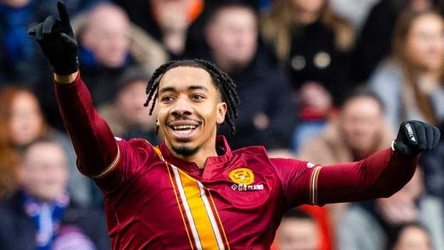 Motherwell stun leaders Rangers at Ibrox
