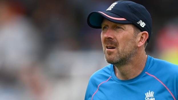 Alan Richardson: Worcestershire promote ex-dressmaker to head coach from assistant role