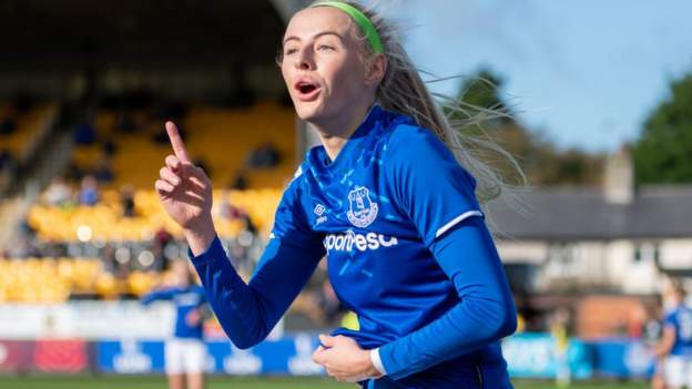 Chloe Kelly: Everton striker on &#039;street football&#039; &amp; west London cages