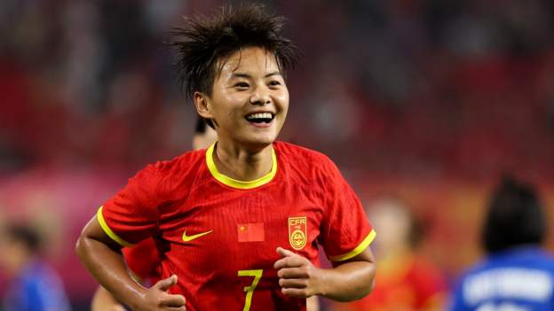 Tottenham sign 123-cap China midfielder Wang