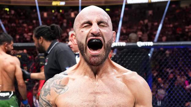 Brilliant Volkanovski stops Rodriguez to retain title