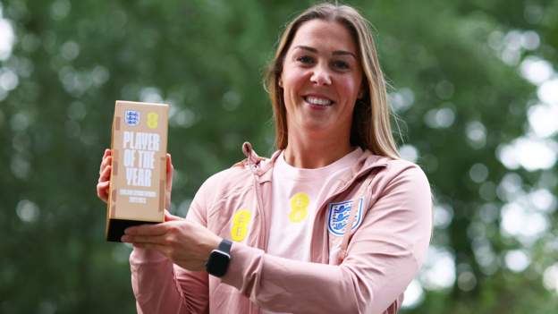 Mary Earps: Goalkeeper wins England Lionesses Player of the Year ...