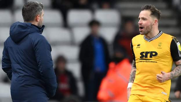 Chris Maguire: Lincoln forward explains goal celebration in front of Sunderland boss Lee Johnson