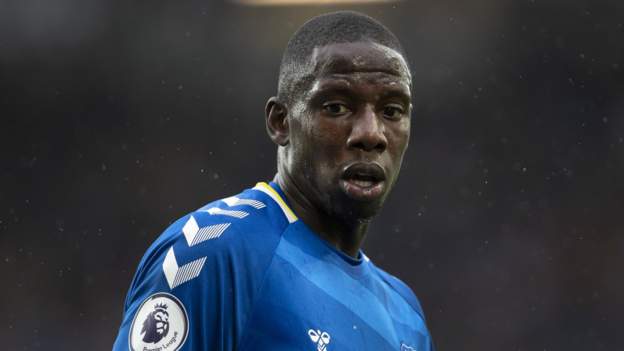 Abdoulaye Doucoure: Everton midfielder suffers foot injury