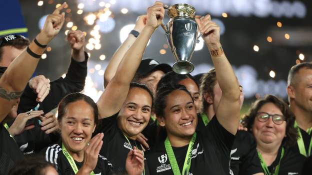 New Zealand 34-31 England: Black Ferns win World Cup with dramatic victory