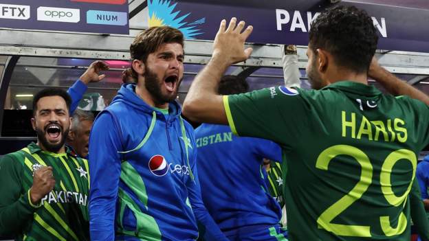 T20 World Cup: Pakistan stun New Zealand to reach final