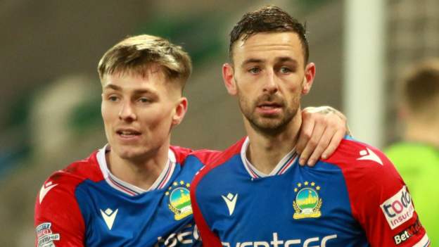 Linfield survive scare and Glens net late winner