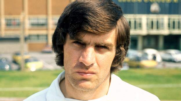 Peter Lorimer: Leeds Uniteds Rekordtorschütze stirbt im Alter von 74 Jahren