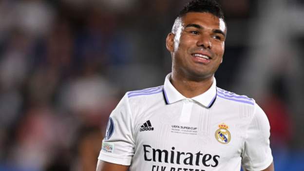 Casemiro: Manchester United fait une approche pour signer le milieu de terrain du Real Madrid